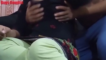 अम्मी की पिक कलेक्शन उनके मेच्योर अंकल की