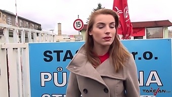 Η Victoria Daniels, Μια Ποθητή Γραμματέας, Ικανοποιεί Τη Λαχτάρα Της Με Πολλαπλές Εκσπερματώσεις Από Έναν Προικισμένο Άντρα
