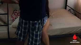 Milf Philippine Ronde Dans Une Session Solo Chaude Avec Un Marin