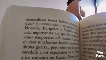 Estudiante Universitaria Se Pone Guarra Con Una Universitaria En Una Habitación Del Dormitorio