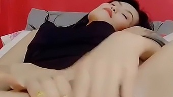 Los Seductores Pies Y Piernas De Thaitwentybabe Te Dejarán Suplicando Por Más