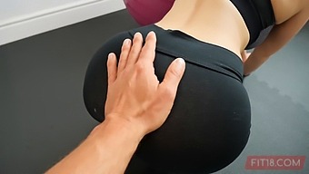 Assista A Uma Gostosa Da Academia Tendo Seu Cuzinho Apertado Fodido E Gozado Dentro Hd