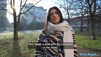 La Première Fois D'Une Étudiante Avec Une Grosse Bite Dans Une Vidéo Pov