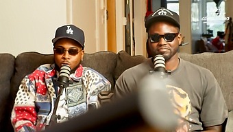 Det Blir En Hardcore Knull Under En Bbc-Stil Podcastintervju Med En Het Latina.