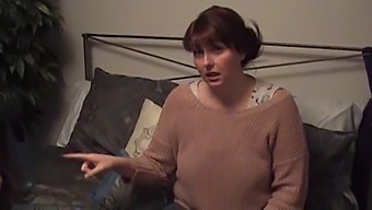 Sexy Nevlastní Sestra A Milf Si Sdílejí Horkou Sprchu