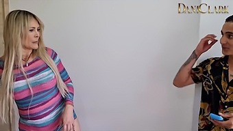 Blondi Milf Monique Lähtee Kuumassa Kolmen Kimpassa Ystävänsä Kanssa